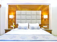 White Palace Hotel - Parvekkeita