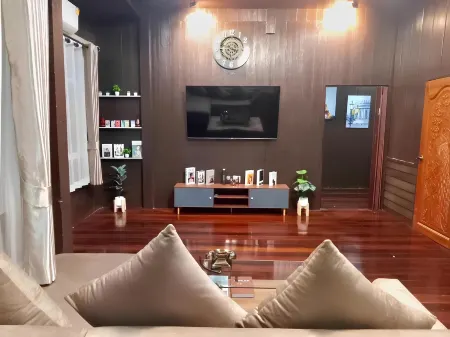 Baan Kraziprak Отели рядом с достопримечательностью «Wat Tha NAO»