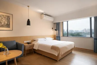 DADA Taodu Trojan Horse Hotel (Chongqing Yangjiaping Light Rail Station) Hotell i 