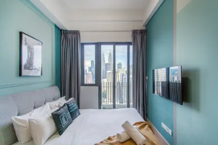 The Colony & Luxe with KLCC view Skypool by Cobnb