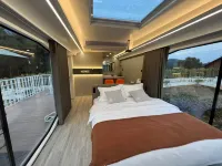 Magpie Spring Space Cabin Homestay Hotel - شرفة