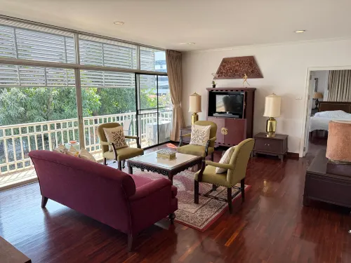 Samsen Suites