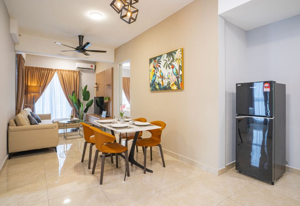 ICC SUITES HOTEL의 실내 수영장 또는 헬스장 이미지