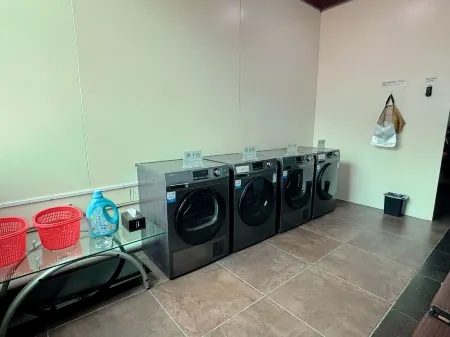 Yizuo Holiday Hotel Отели рядом с достопримечательностью «Xujiang Ancestral House»