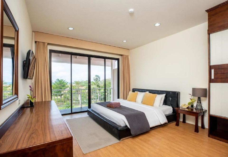 Xanadu Beach Resort Koh LanOver view