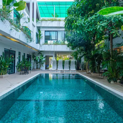 Raing Phnom Bungalow Hotels near Teuk Chhou Rapids