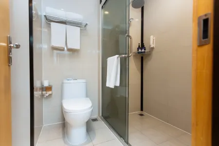 Starway Hotel (Bozhou Wanda Plaza) Отели рядом с достопримечательностью «Huazu Temple»