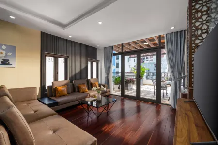 Palazzo Luxury Hotel & Bistro - Central My Khe Beach Walking Street