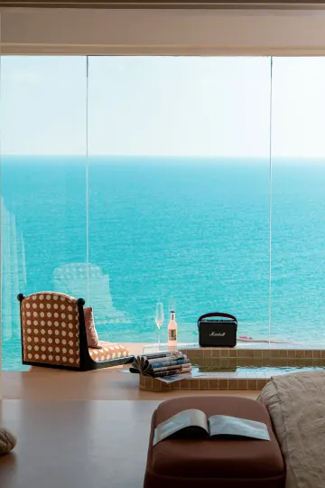 no more sea hotel