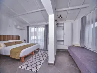 Maya Bistro Hotel & Beach
