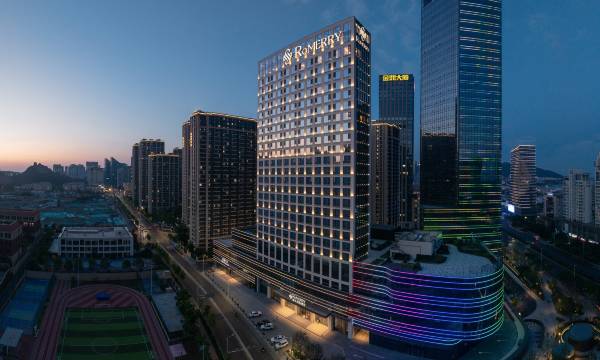 Romerry Qingdao Hotel(Shilaoren Beach Guoxin Sports Center)