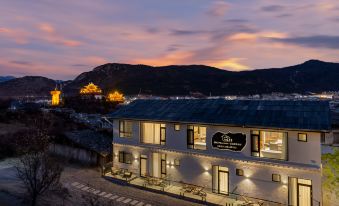 Shangri-La Mountain Wind and Moon View Homestay