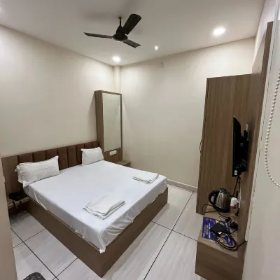 Hotel Shreegopal Hotels near Ujjain Junction