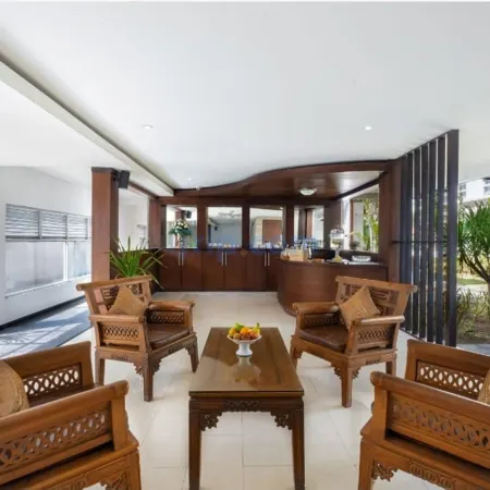 The Kanjeng Suites Kuta Galeria - Bali Отели рядом с достопримечательностью «Гавань Беноа»