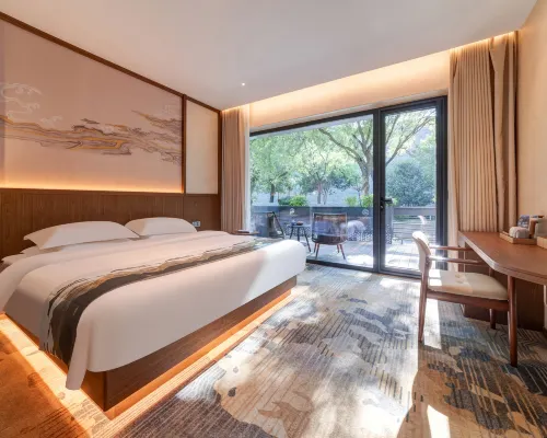 Floral Hotel·Yinshi·Yi Chang'an Hotel (Xi'an Zhonggulou Sajinqiao Subway Station) Hotels near Lianhu