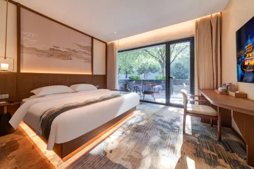 Floral Hotel·Yinshi·Yi Chang'an Hotel (Xi'an Zhonggulou Sajinqiao Subway Station)