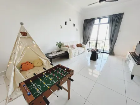 Next to Paradigm Mall Escape JB,3BR, Up to 10 Person, Отели в г. Тебрау