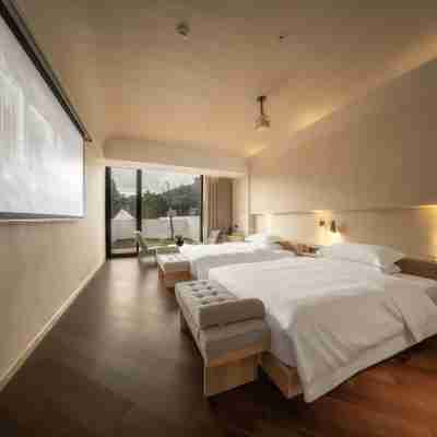 Yuran Riverside Designer Art Hotel Rooms