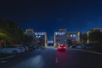 Jinlun Hotel (Shanghai Hongqiao Railway Station) - parking