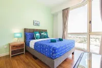 HostaHome Suites at Afiniti Residence Walk to Legoland - Rooftop Pools
