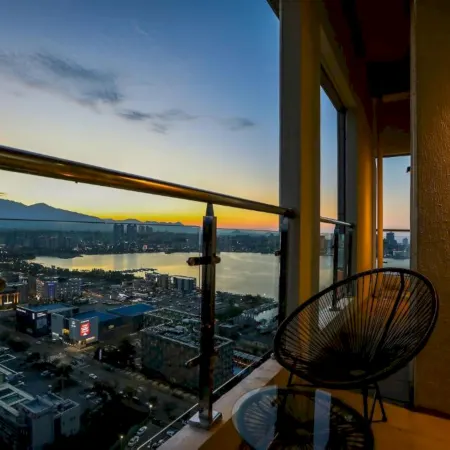 Hotel Around Sokcho Отели рядом с достопримечательностью «Daepohang Port»