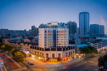 Atour Hotel,Wujin Wuyue Square,Changzhou Отели рядом с достопримечательностью «Wujin Museum»