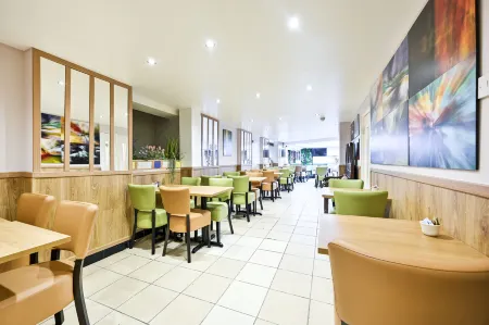 City London Hotel Отели рядом с достопримечательностью «Пекхам Рай Парк & Коммон»