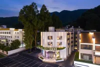 Huangshan Scenic Area South Gate Transfer Center Qingju Hotel - 3-Star