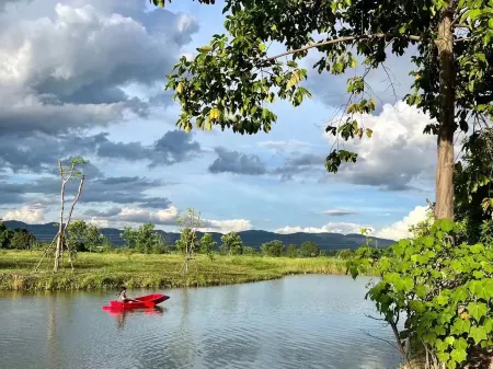Mana-An Lake Hill Resort Villa Отели рядом с достопримечательностью «Elephant POOPOOPAPER Park Chiang Mai»