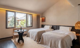 Qianyan Li Bai Hotel at Fuxian Lake (Guanglong Town)