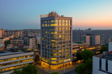 TILL BRIGHT Hotel (Dong'an High-Speed Railway Station) Отели рядом с достопримечательностью «Shude Mountain Villa»