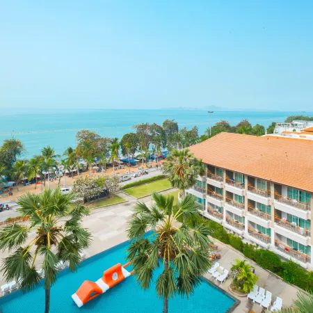 Welcome World Beachfront Resort Pattaya - Family Friendly