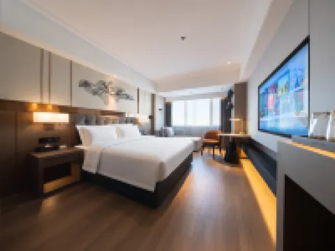 Giorgio Morandi  Weifang Taihua sinomall &Railway Station Store โรงแรมในเหวยฟาง