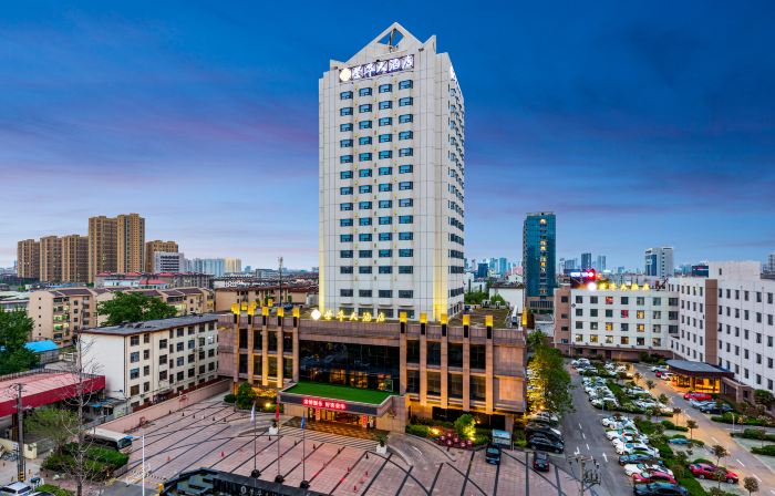 Linyi Ronghua Hotel (People's Square Railway Station)