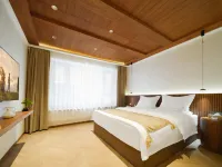 Tranquil Snow Mountain Platinum Hotel