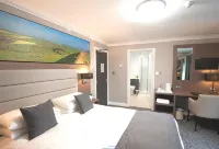 Riverside Hotel