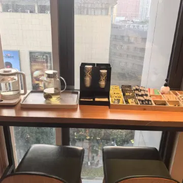 IU Hotel (Chongqing Shapingba Pedestrian Street High-speed Railway Station Branch) Отели рядом с достопримечательностью «Площадь Санься»