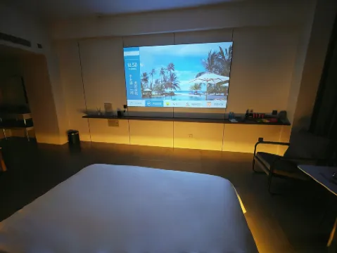 Lezhi Homestay (Baoding East Railway Station He Da New District Store)