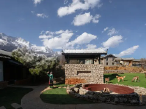 Ting Shan Yin Shang | Secluded Mountain Retreat Rizhao Jinshan Snow Mountain View Inn Hotels near Yulong Snow Mountain Ropeway