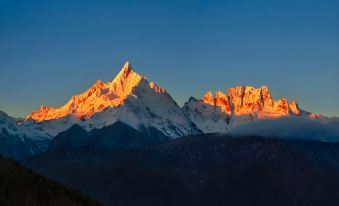 Deqin Meili Yingyue View Hotel (Feilai Temple Meili Snow Mountain Branch)
