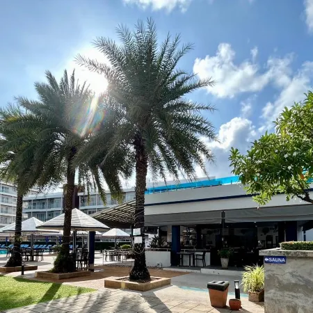 GrandBlue Resort & Beachclub