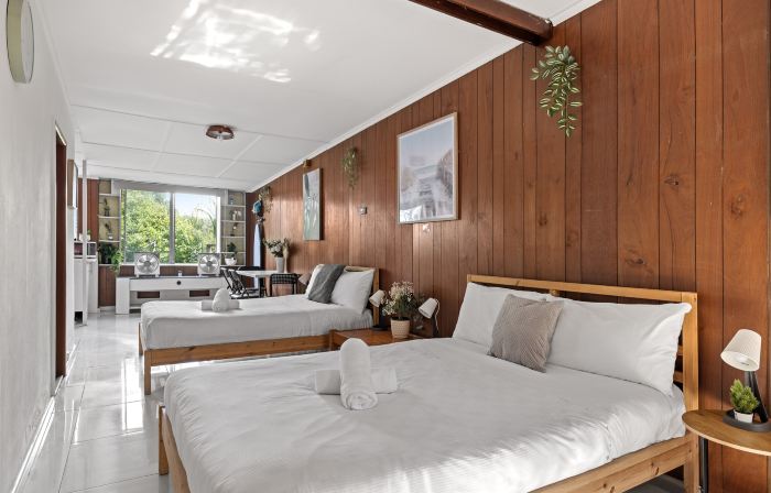 Private & Comfortable Rooms – Steps from Bus Stop
