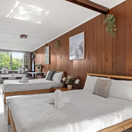Private & Comfortable Rooms – Steps from Bus Stop