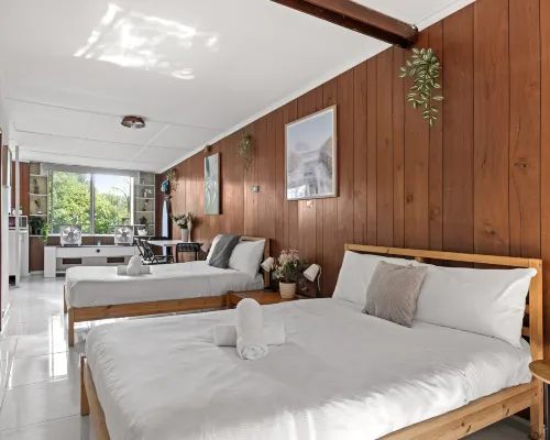 Private & Comfortable Rooms – Steps from Bus Stop Hotels in Sydney