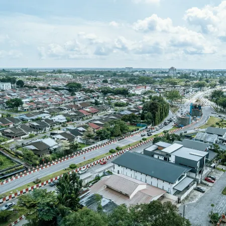 The Everly Lhesson Kuching