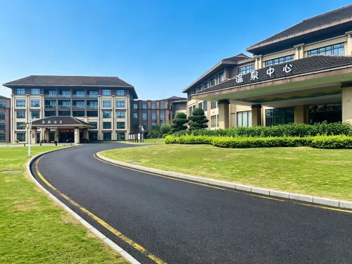 Guigang Tonggu Bay Hot Spring Resort Hotel - balcony
