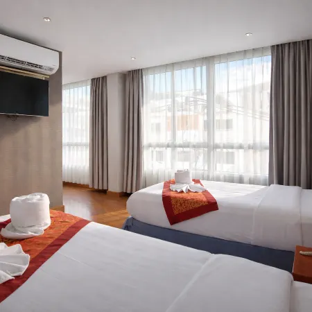 CBD Hotel Suratthani Отели рядом с достопримечательностью «Храм Пхотхавас»