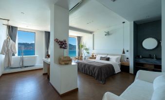 Chunshi · Amber | Amber Hotel Lakeside Resort Hotel (Lugu Lake Daluoshui Village)