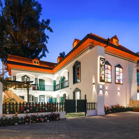 Bajianli Homestay (Yining Airport Liuxing Street)