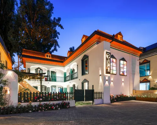 Bajianli Homestay (Yining Airport Liuxing Street) فنادق في إي نينغ